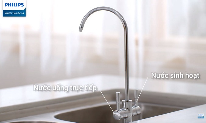 Máy lọc nước RO Philips AUT3015/74 với 2 dòng nước đầu ra tiện dụng